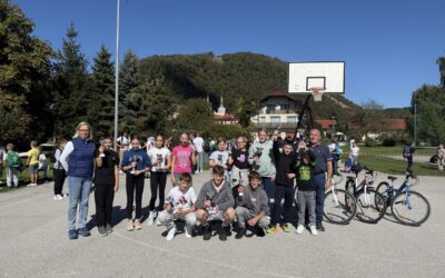 Održana tradicionalna školska Biciklijada: Učenici pokazali zavidnu spretnost na biciklima i rolama